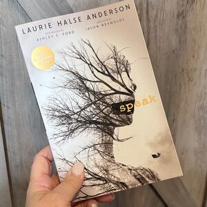 Speak by Laurie Halse Anderson - Black & Cream Cover